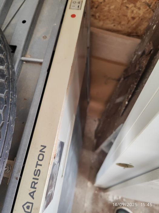 Máquina lavar loiça Ariston LI645A encastrar