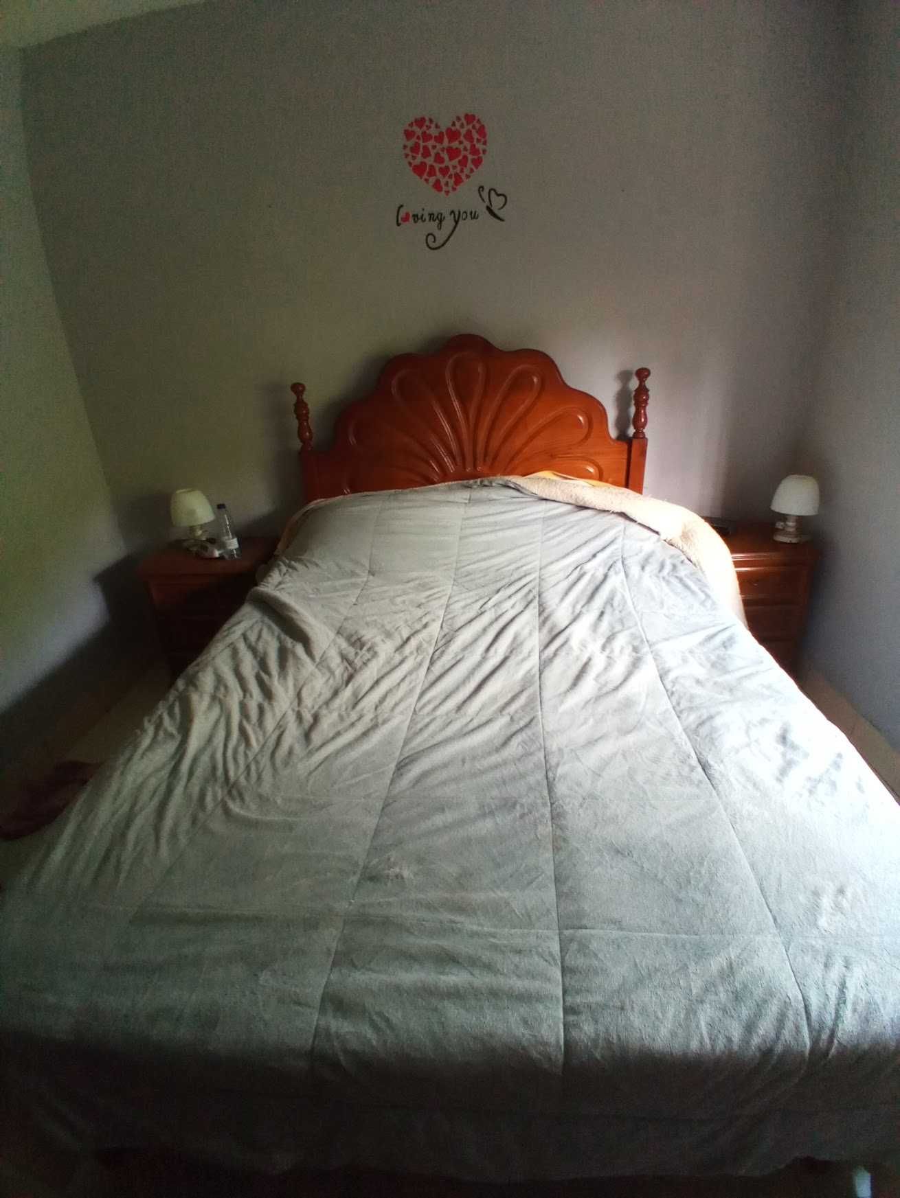 Cama casal+ mesas de cabeceira+ Colchão