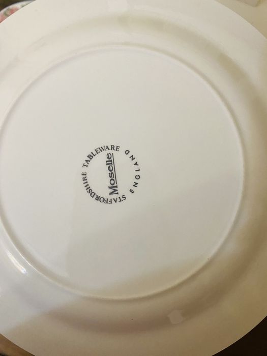 Гарні тарілочки з квітковим віночком