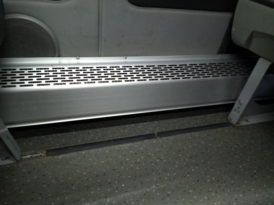 23 посадочних місця + водій