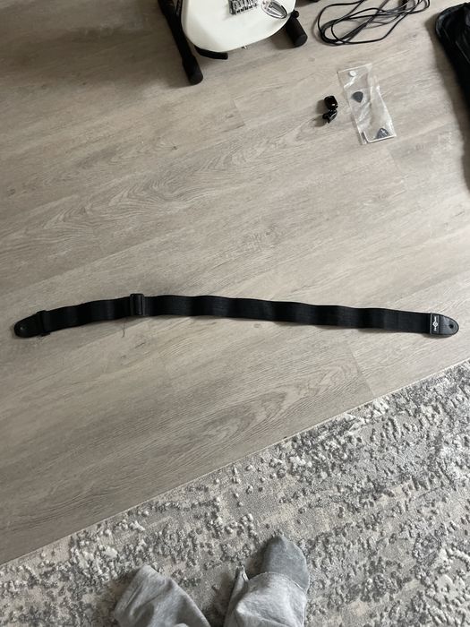 guitarra eletrica branca gear4music