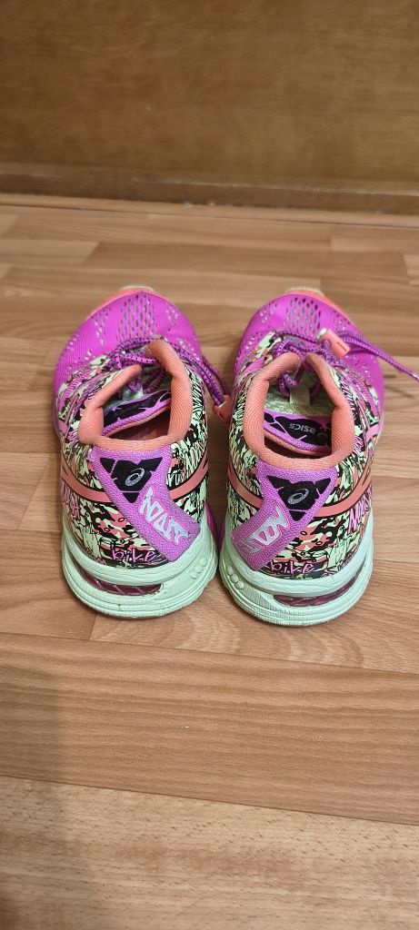 Кросівки ASICS 38 розмір