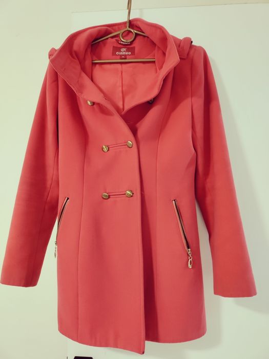 Пальто жіноче коралового кольори