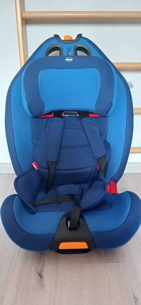 Автокрісло chicco 9-36 кг