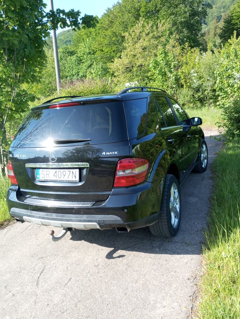 Mercedes ML terenowy 4 x 4 diesel