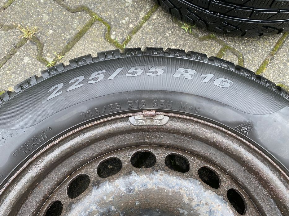 Opony Pirelli zimowe 225/55 R16 95H  M+S produkcja 2010