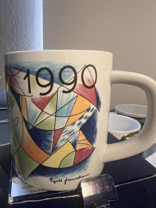 1990 Royal Copenhagen kubek rocznicowy projektu Egila Jacobsena