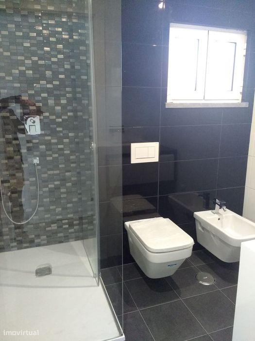 Oportunidade moradia T4,quarto no rés-do-chão