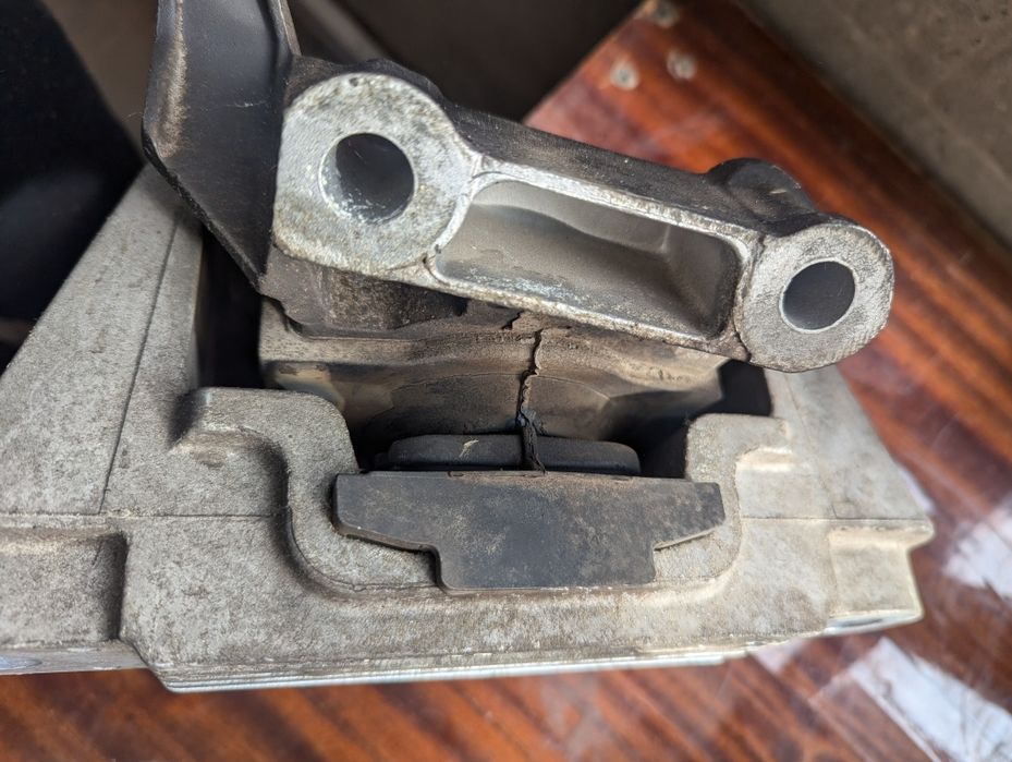 Левая подушка ДВС volvo xc40 32255273