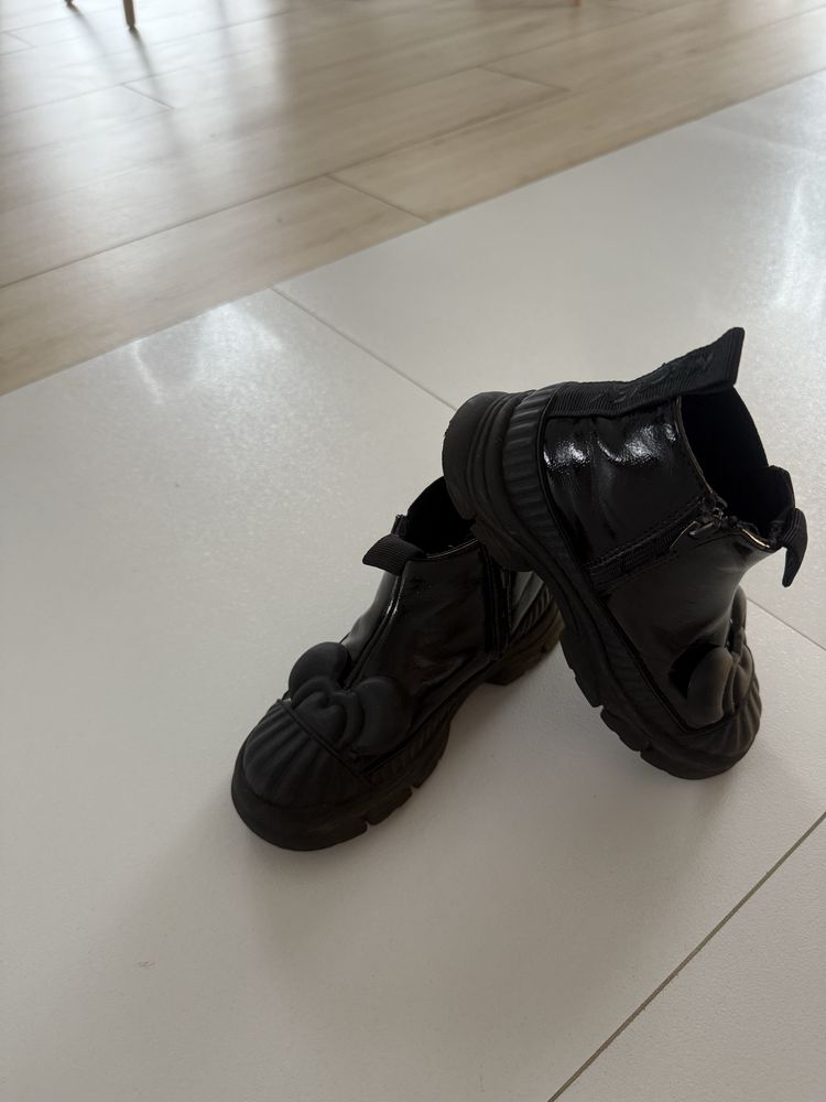 Buty botki mickey Zara rozmiar 27 czarne lakierowane jak nowe