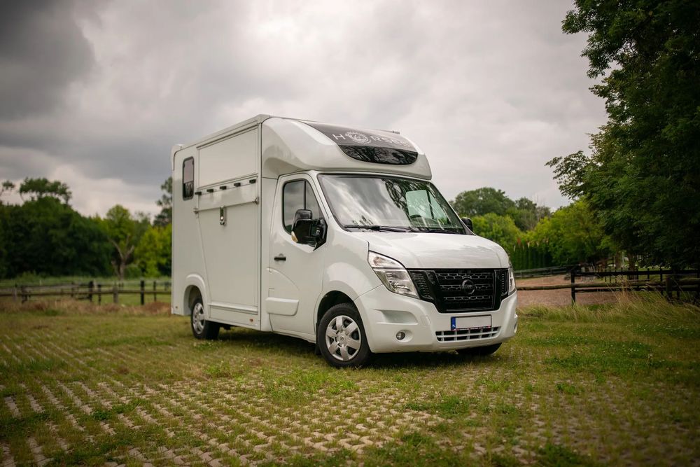 Nissan NV400 Nissan NV400 KONIOWÓZ NOWA zabudowa ogierowa Samochód do przewozu koni