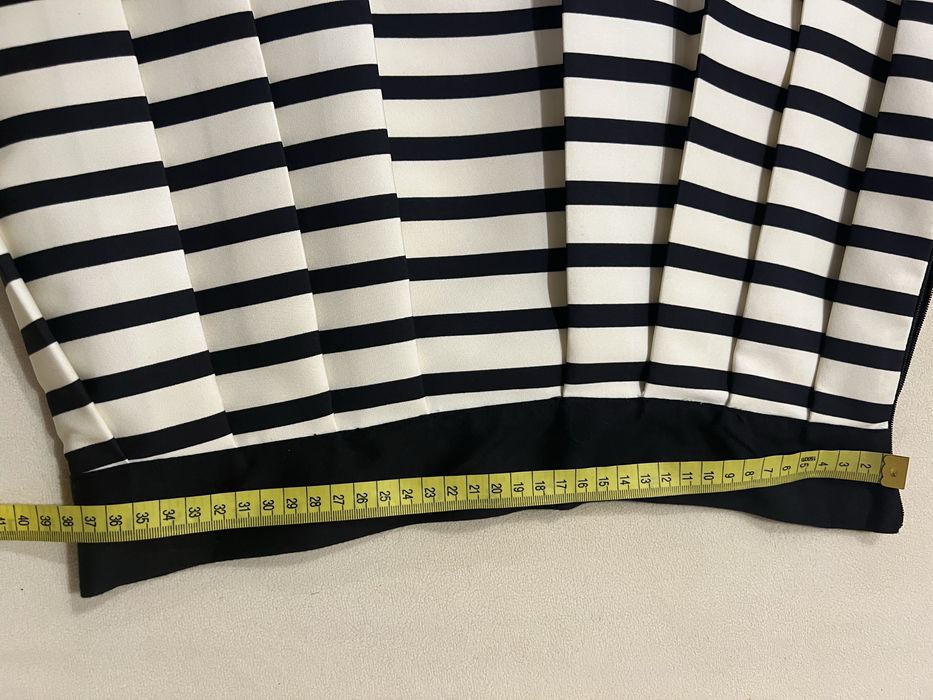 Saia listrada. Elegante.