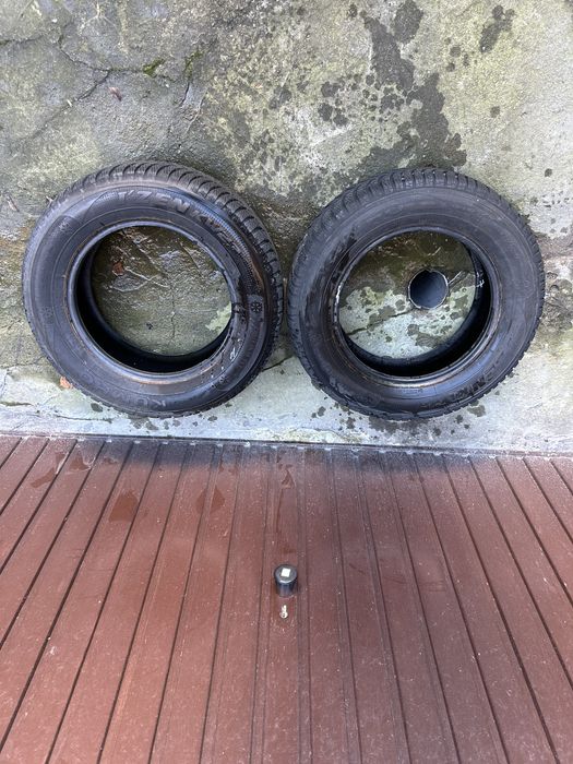 Opony zimowe Kumho 205/65 R15 7 mm 2 szt DOT 1811