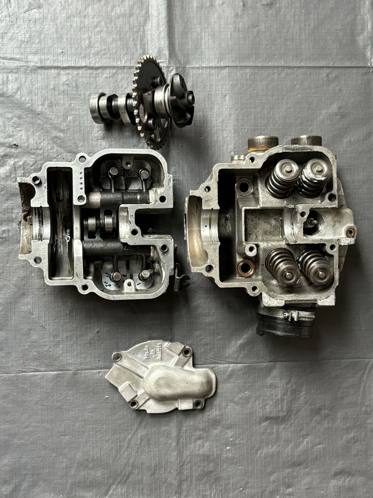 Głowica Silnik BETA RR250 RFS KTM 250 RFS Pokrywa zaworów wałek