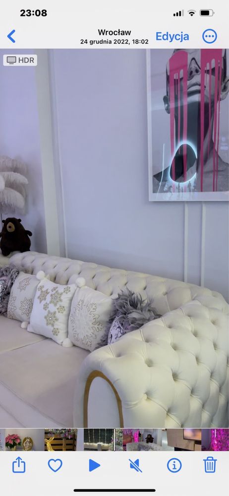 Kanapa  Sofa pikowana ze złotymi zdobieniami
