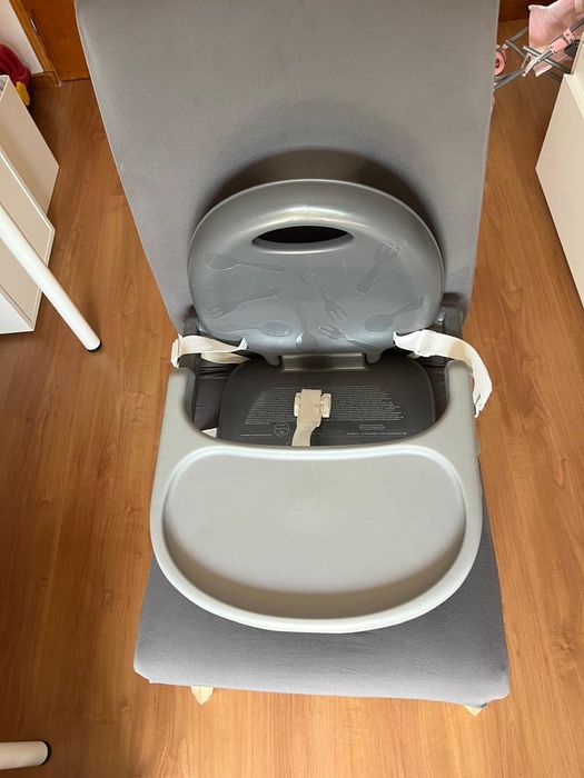 Assento elevatório para refeição