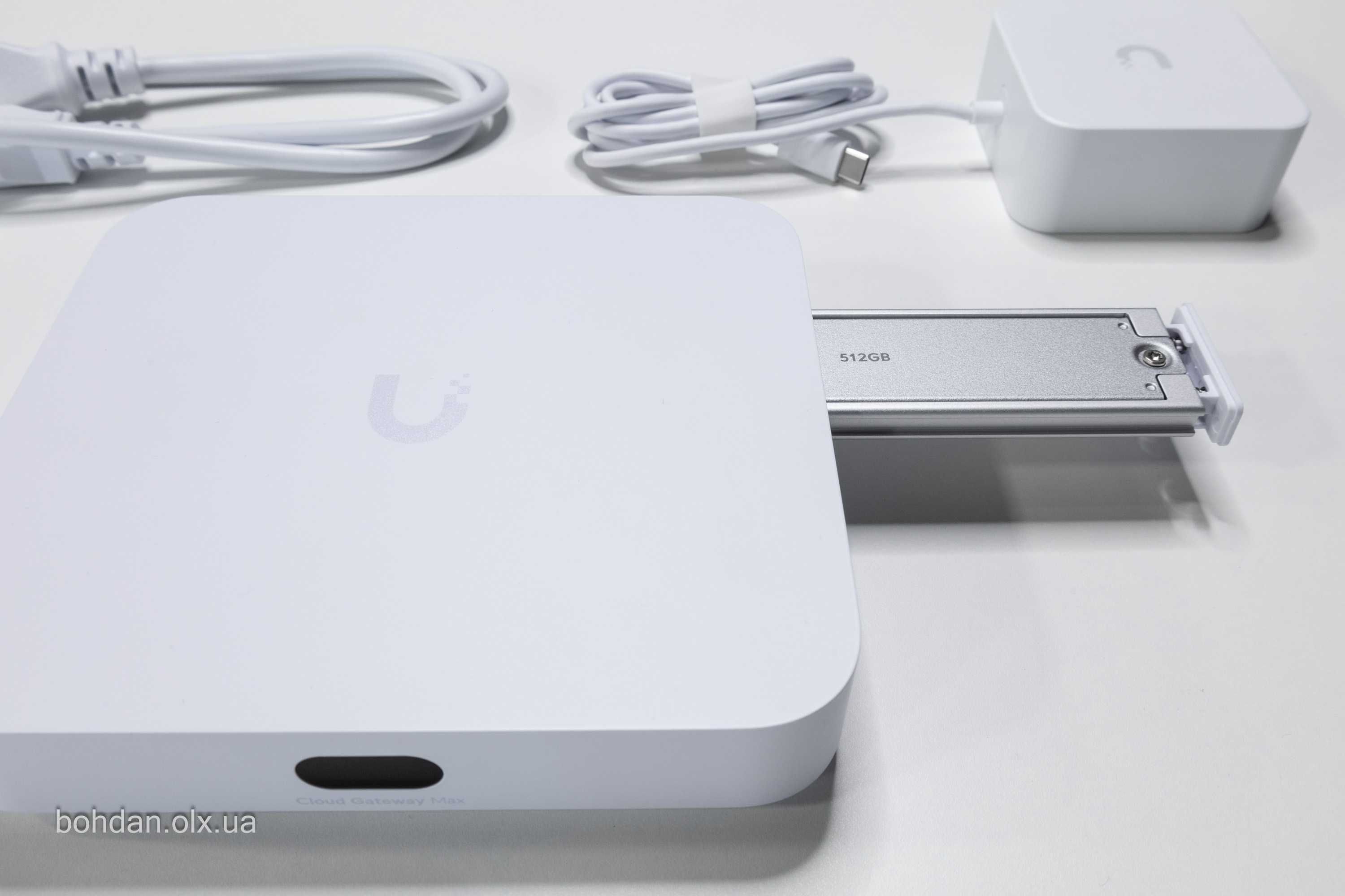 Ubiquiti UniFi Cloud Gateway Max (UCG-Max-NS) + M.2 SSD Tray
