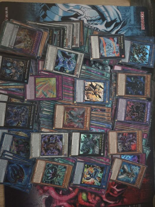 zestaw 250 niepowtarzalnych i oryginalnych kart Yu-Gi-Oh!