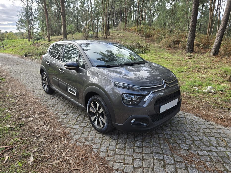 Carro como novo revisado esse mês . Com garantia da marca até 2027