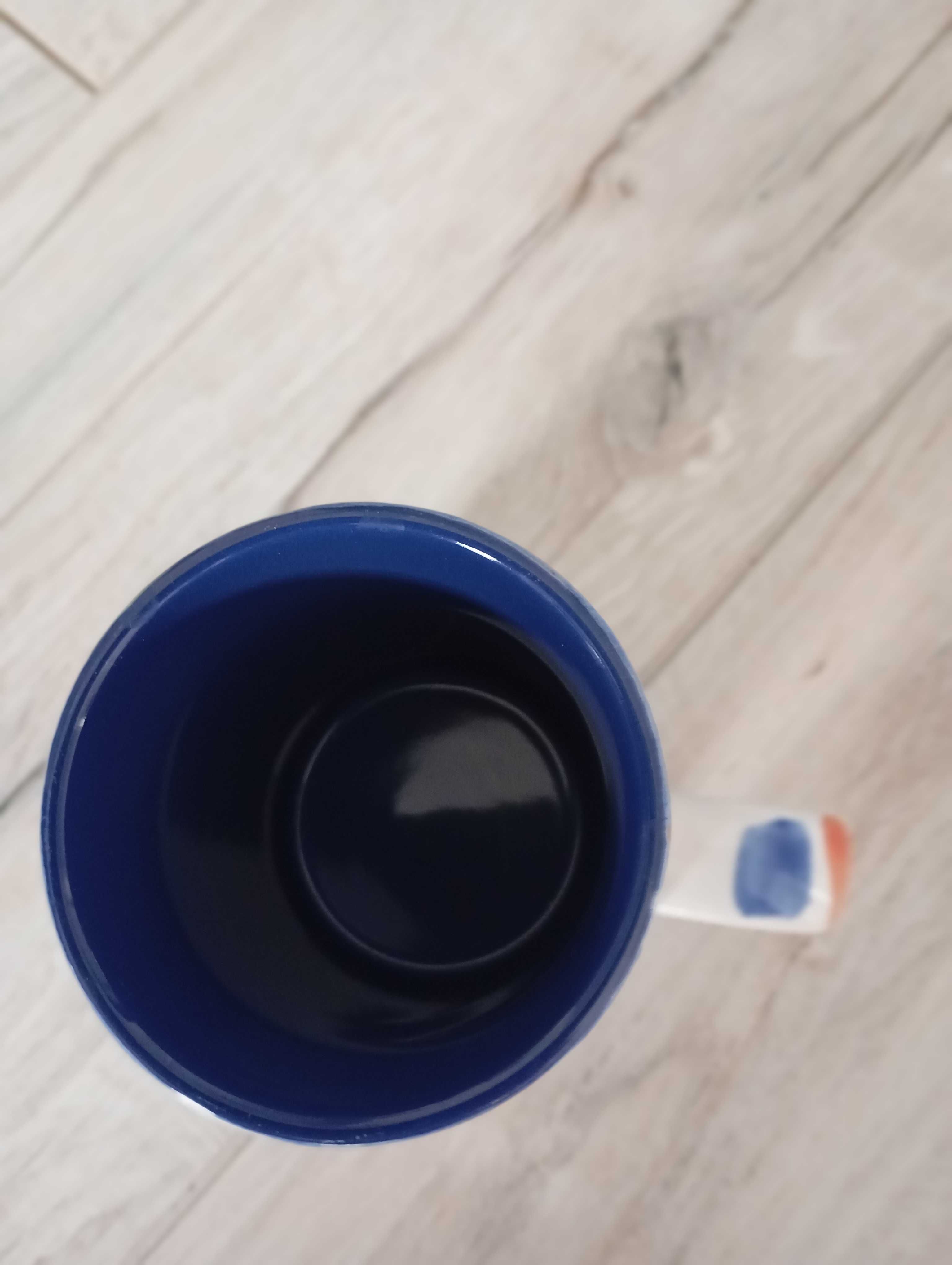 Kubek z kamionki o pojemności 0,25 l.