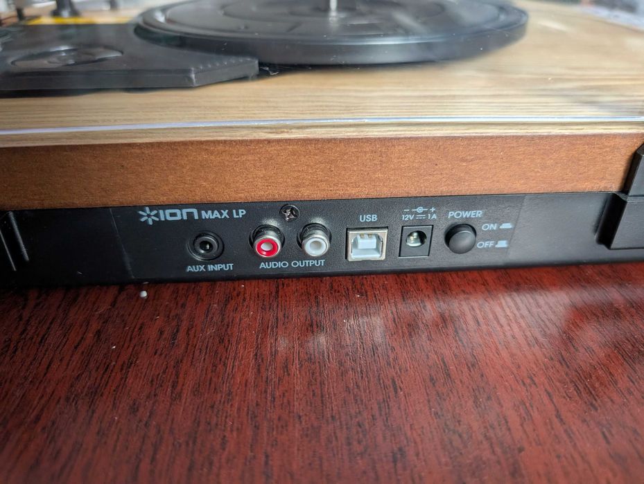 Gramofon ION Max LP z wbudowanymi głośnikami i USB