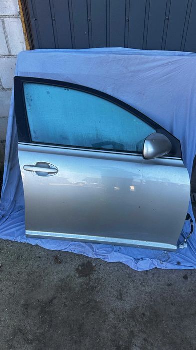 Toyota Avensis kombi T25 2005r. kolor 1C0 drzwi przednie prawe pasażer