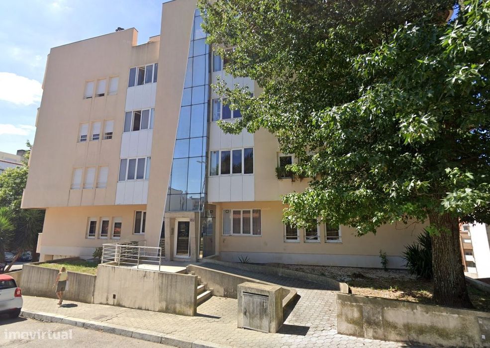 T2 com varanda e garagem em Laborim