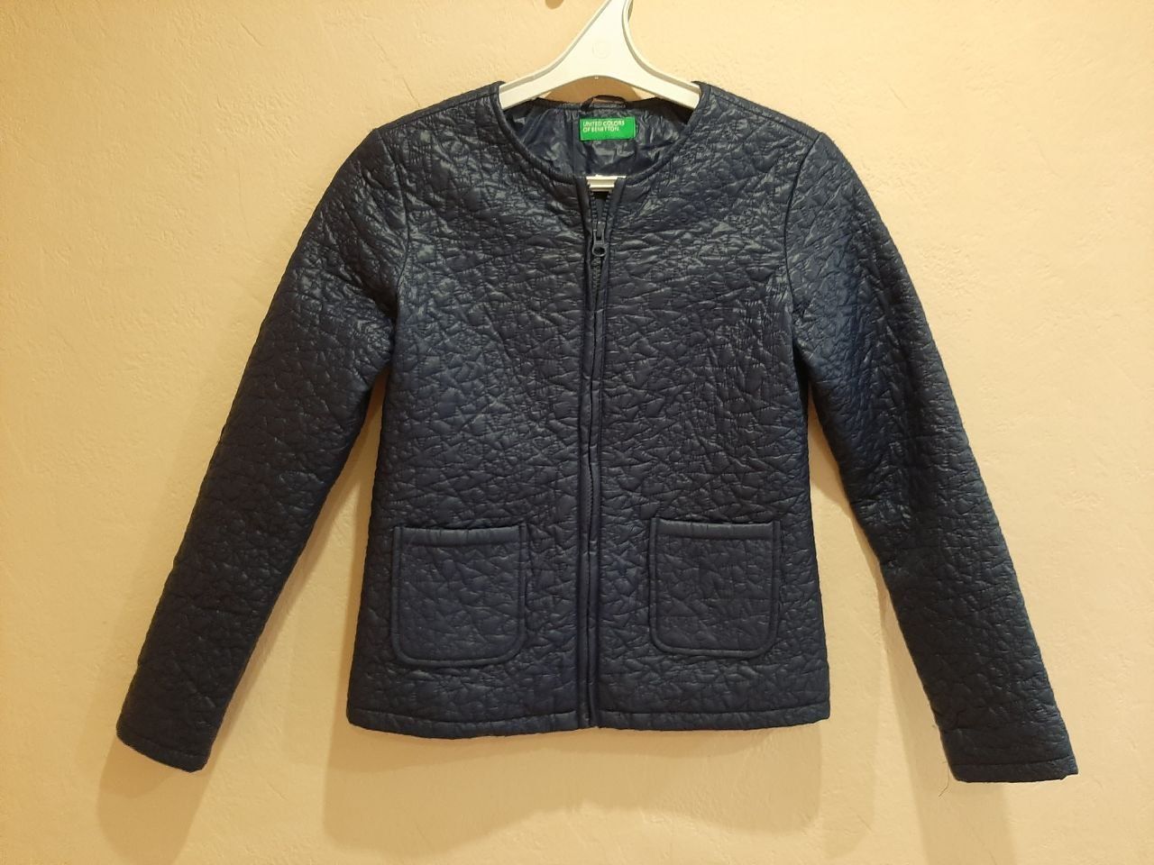 Стильна куртка United Corols of  Benetton. Розмір XL (150 см)