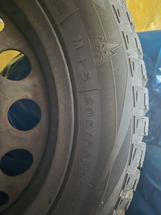 Zimowe opony NEOLIN 205/55 R16 94V M+S z felgami stalowymi – komplet
