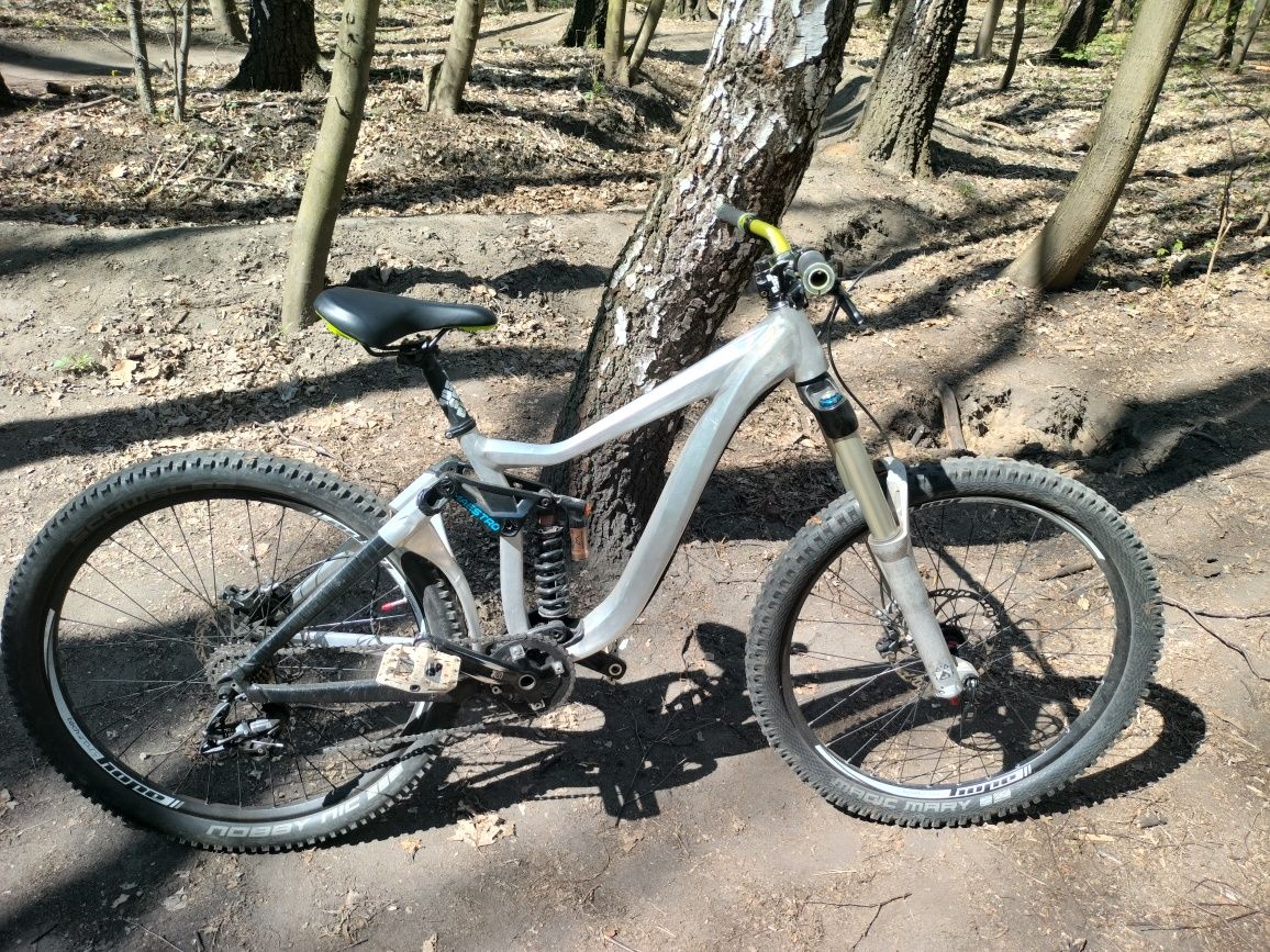 Giant Glory 2017 – DH/enduro – RockShox, SRAM, Moto C