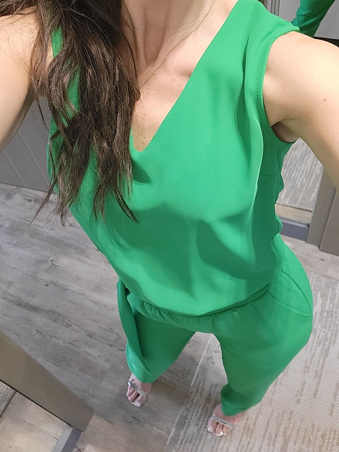 Spodnium w pięknym modnym zielonym kolorze