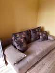 Wygodna sofa z funkcją spania + pojemnik na pościel – okazja!