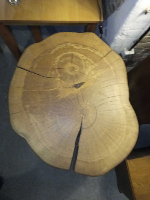 Ława pień dębowy na metalowej podstawie