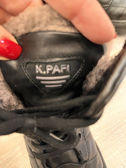 Кожанные зимние ботинки на девочку.