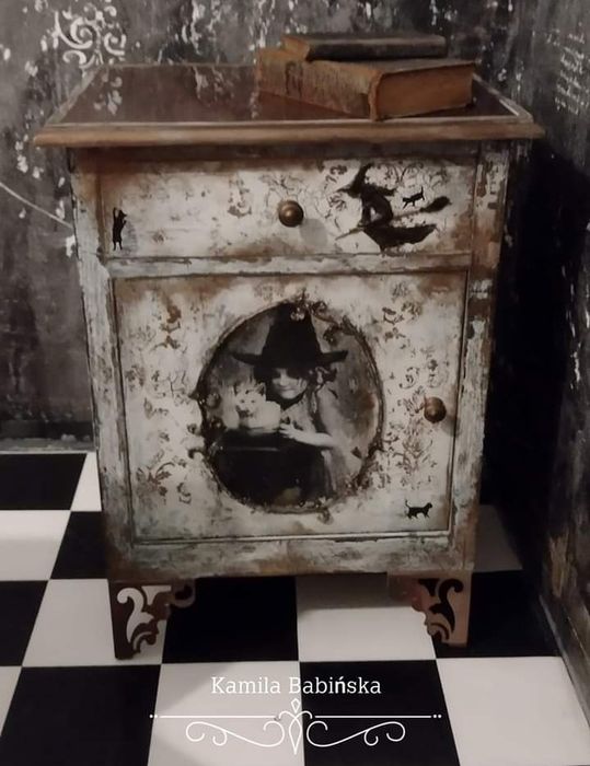 Szafka, drewno z motywem czarownicy