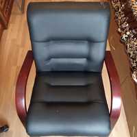 Кресло офисное чёрное