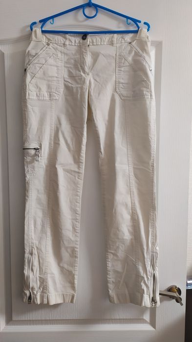 Отдам бесплатно белые брюки