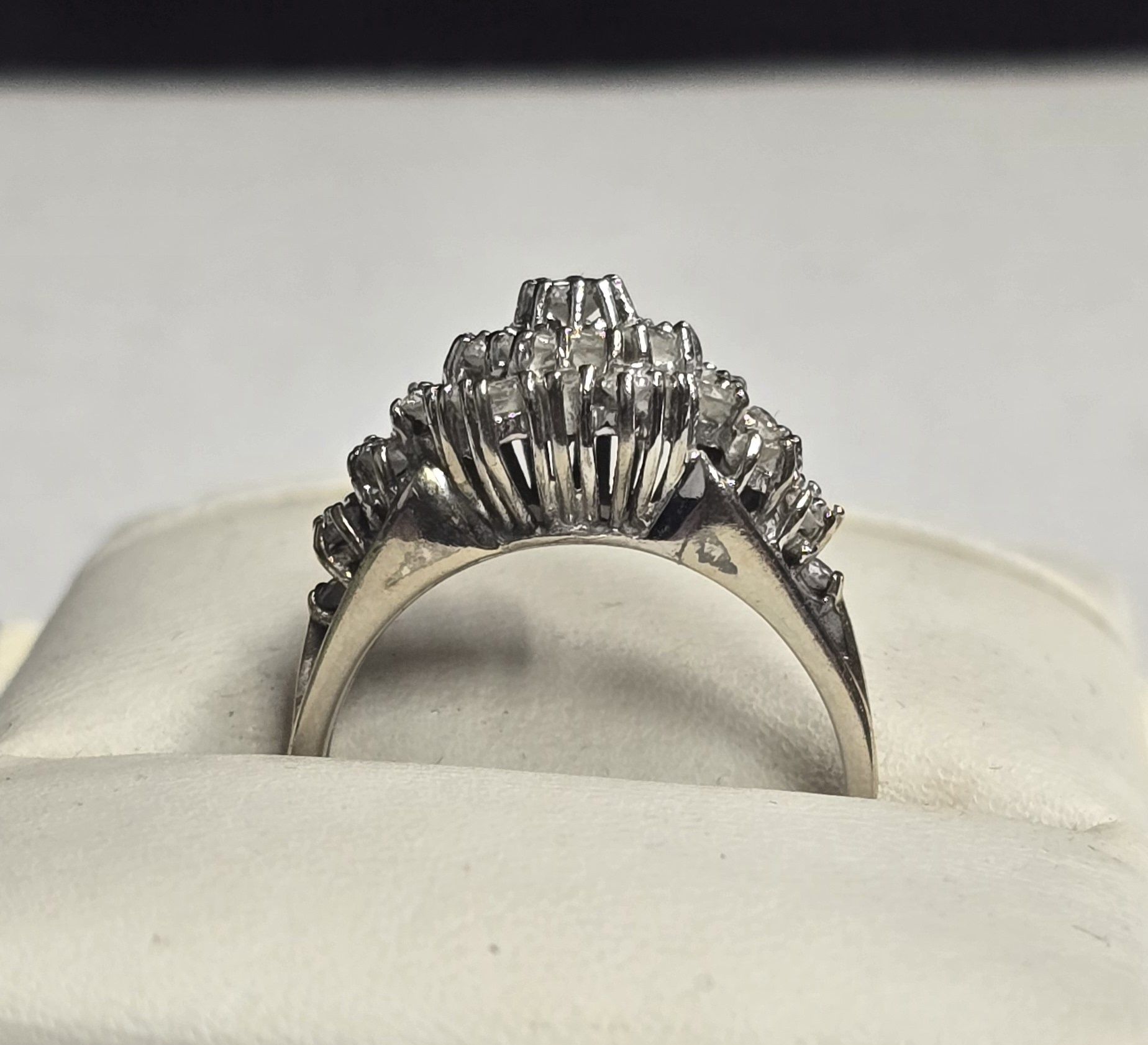 Pierścionek złoty z brylantami 1.0 ct p.585 certyfikat roz.18