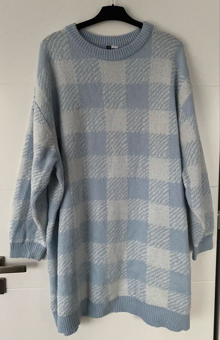 Sukienka w stylu swetra nieregularna krata biel jasny niebieski casual