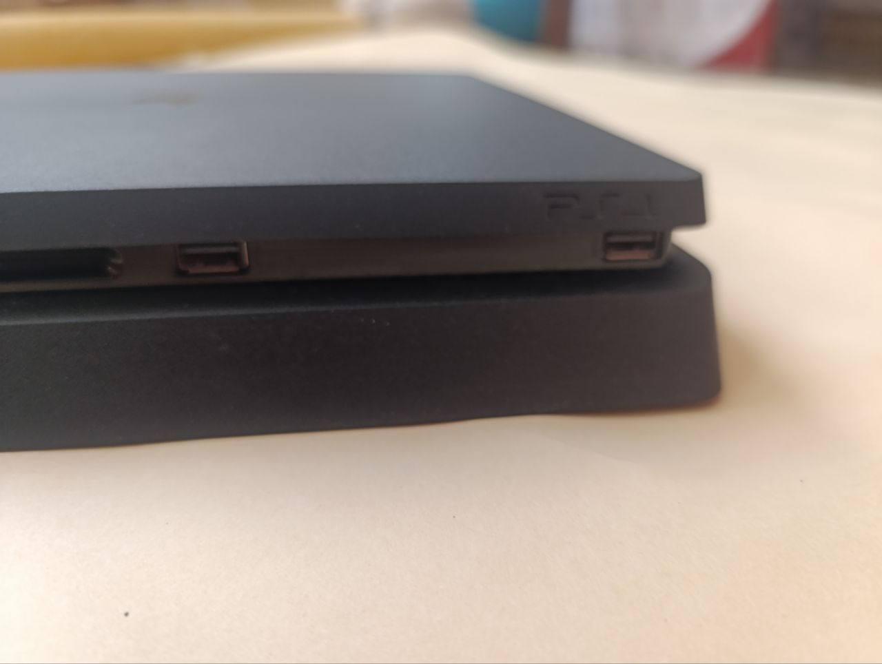 Продаю  PlayStation 4 Slim 1TB + Игры + Джойстик+Камера  пс4 Слим 1тб