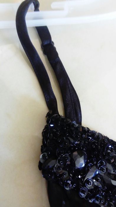 Bluzeczka na ramiączkach  rozmiar 12UK/40 obszyta koralikami cekinami