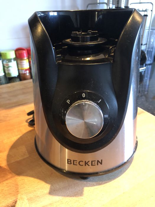 Liquidificadora Becken (sem copo)