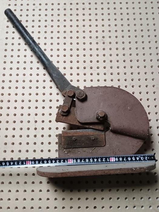 Nożyce do blachy gilotyna ręczna