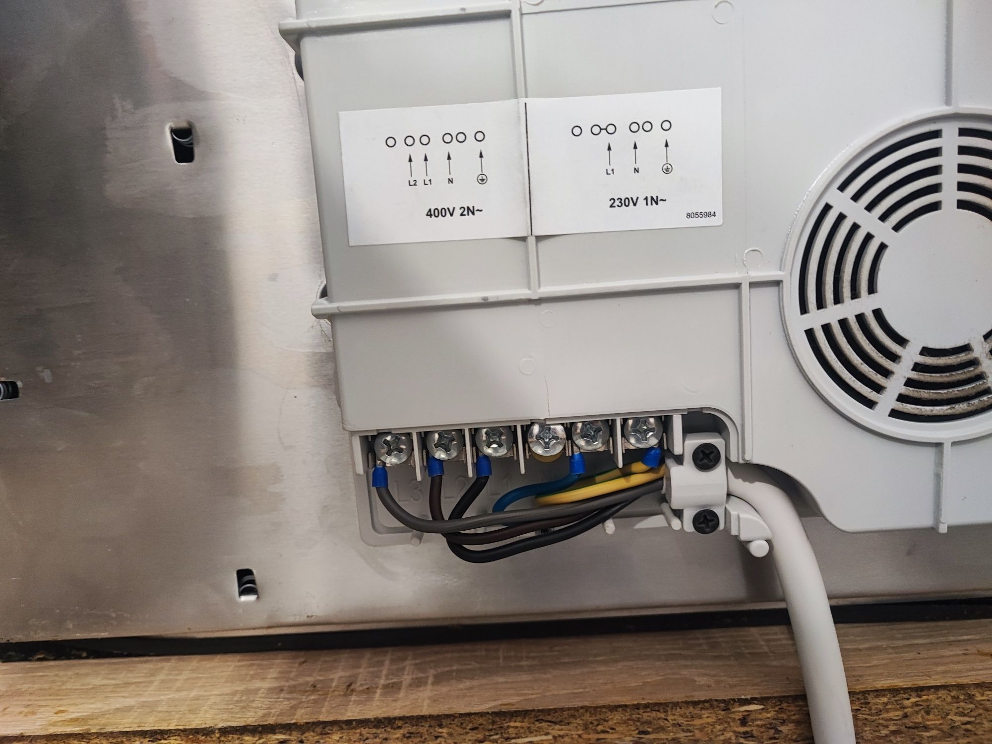 Płyta indukcyjna Amica Pid 6544NSTB 2.1 lekko uszkodzona