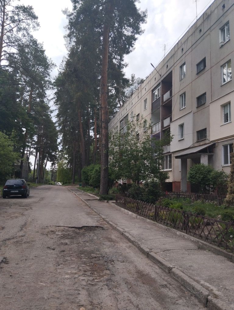 Продам 2 к квартиру с балконом и лоджией  Нововодолажском районе.