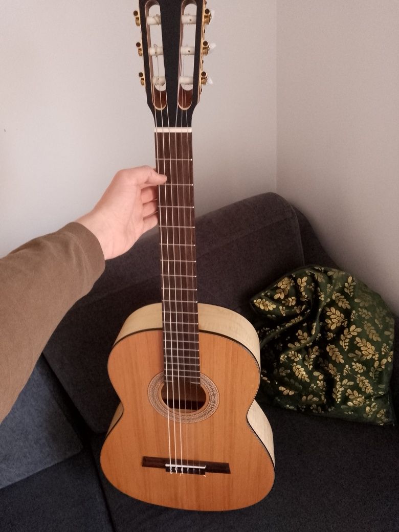 Gitara klasyczna Höfner Hmm-AZM z pokrowcem Ortega