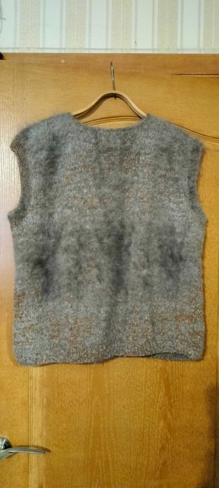 Жилет пуховий, в'язаний