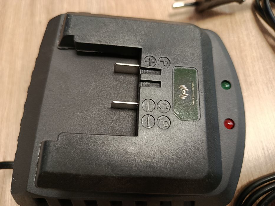 Ładowarka akumulatorów do elektronarzędzi.