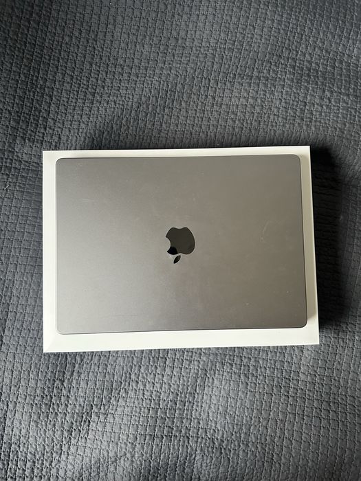MacBook Pro M2 14 cali 1TB