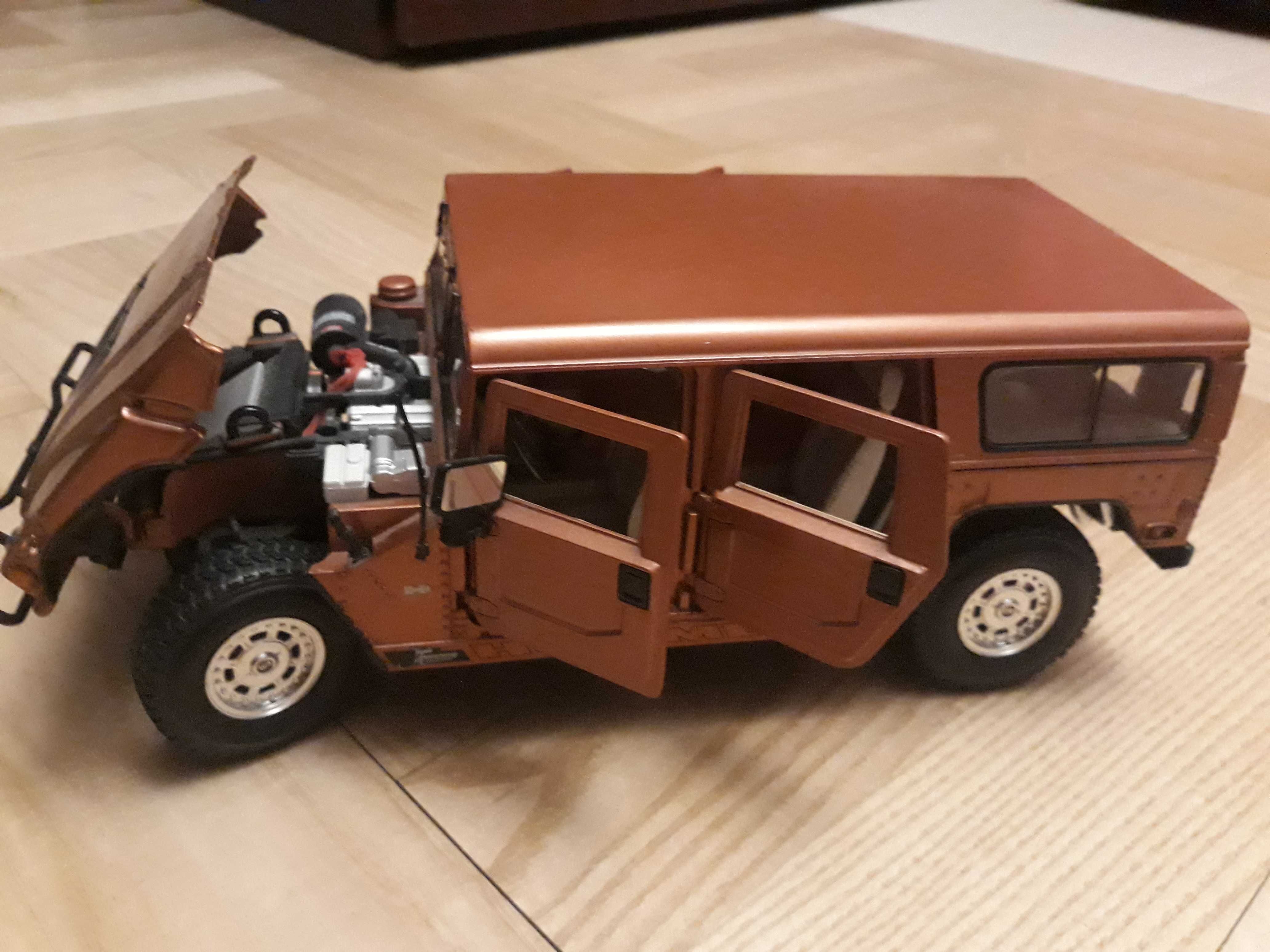 Hummer H1 Metalic Bronze 1:18 Maisto 10th Anniversary Edition